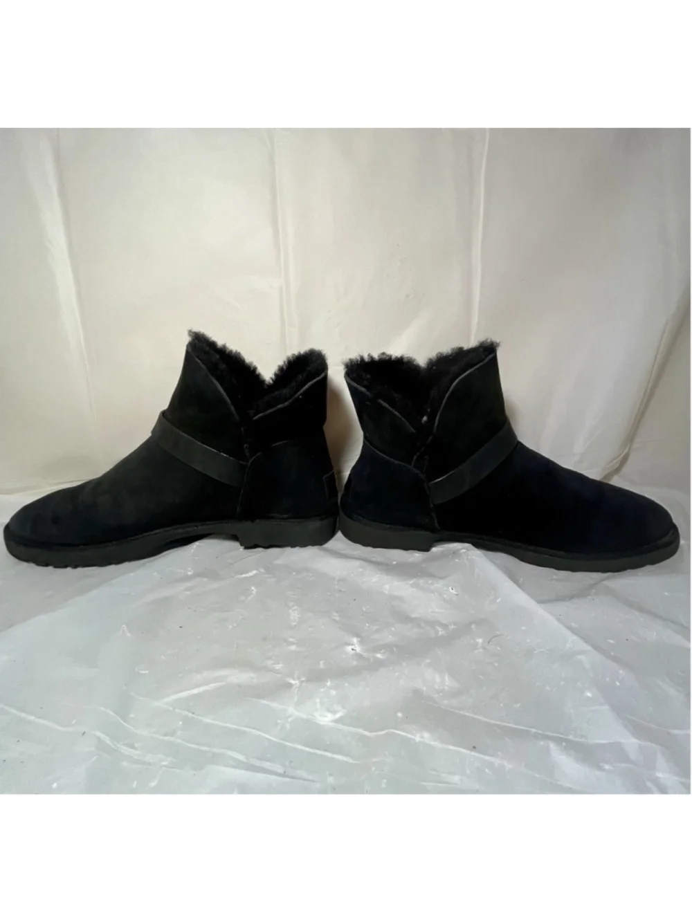 UGG Romely size 9 Black boot